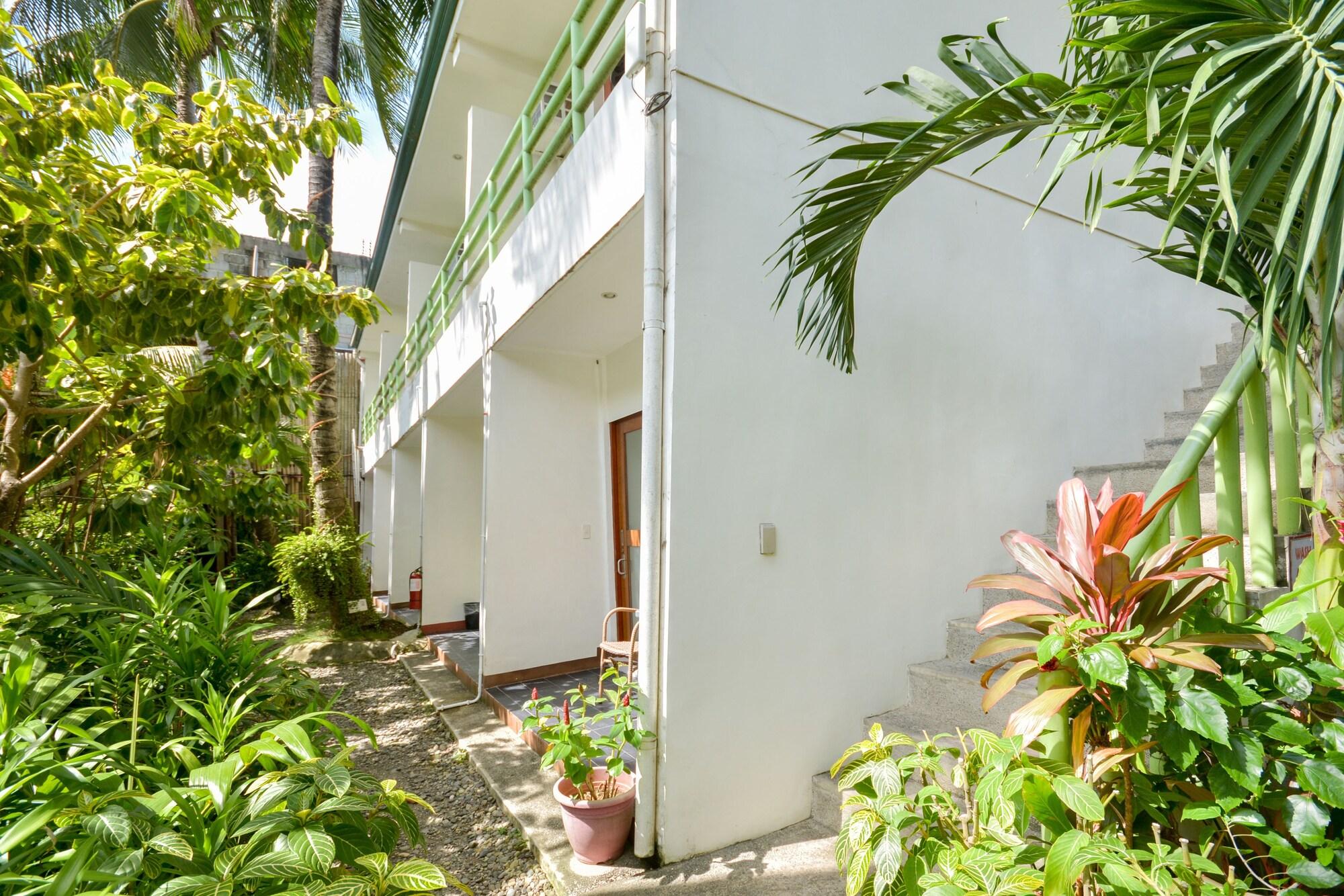 RedDoorz Plus @ Secret Garden Boracay Balabag  Exterior foto
