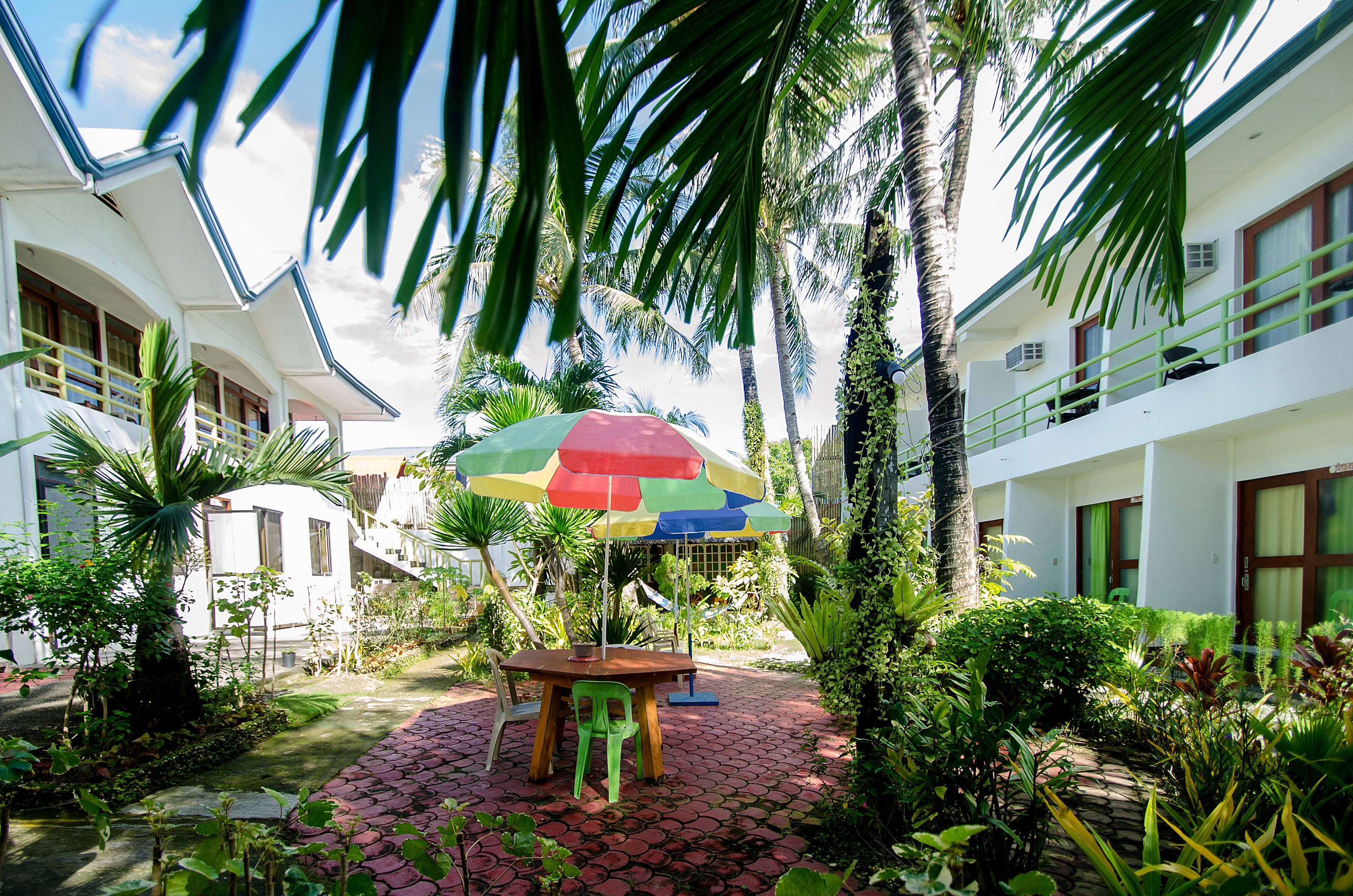 RedDoorz Plus @ Secret Garden Boracay Balabag  Exterior foto