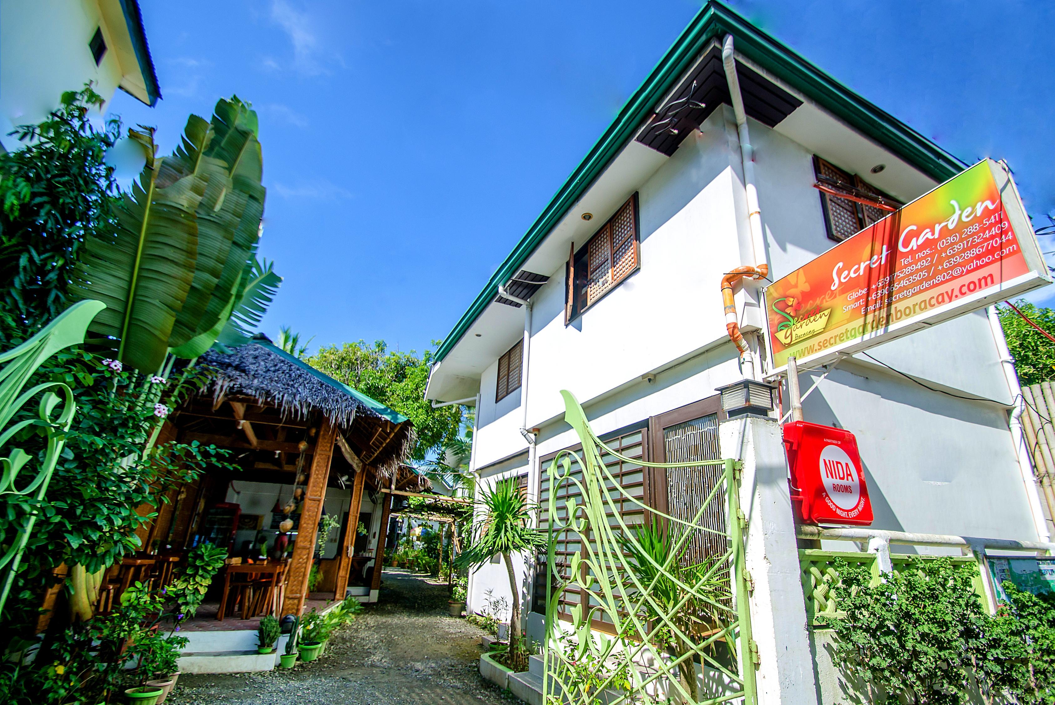 RedDoorz Plus @ Secret Garden Boracay Balabag  Exterior foto