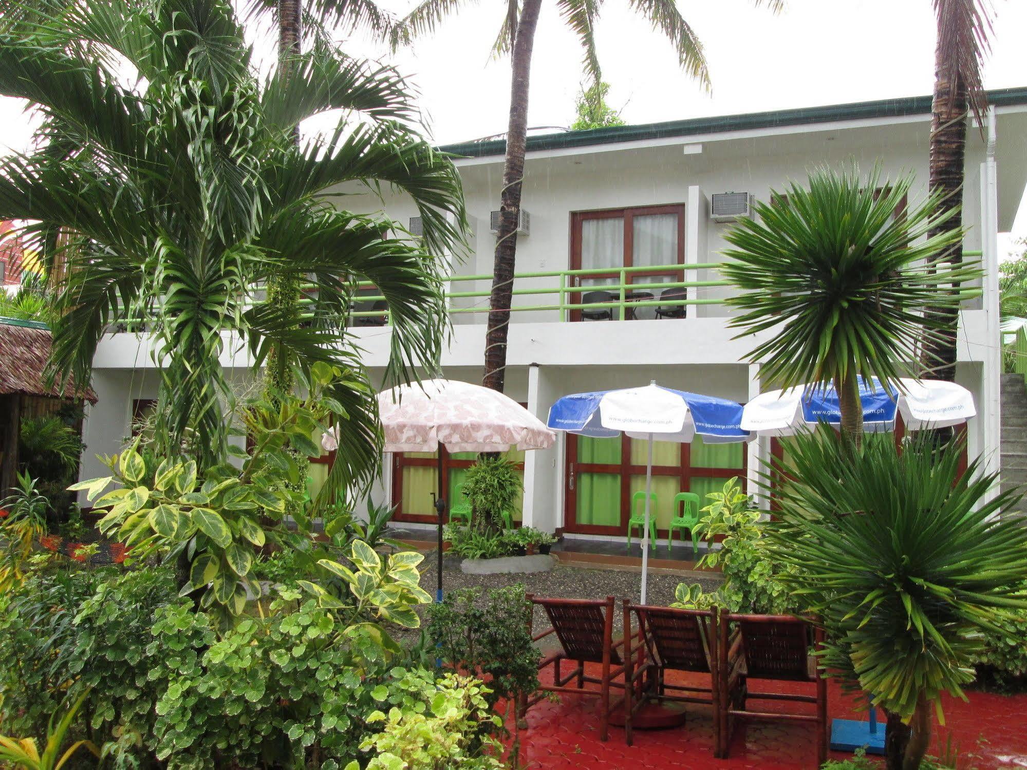 RedDoorz Plus @ Secret Garden Boracay Balabag  Exterior foto